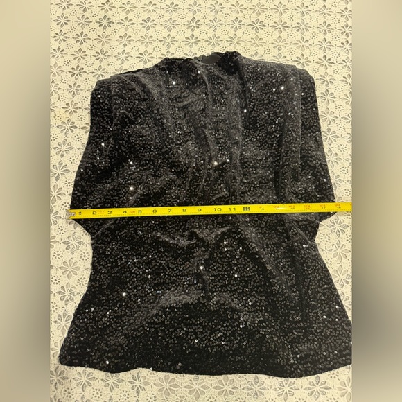 Zara Sequin Velvet Top Womens
Large Black New Shoulder Pads Shirt #71 0925 - Picture 10 of 12